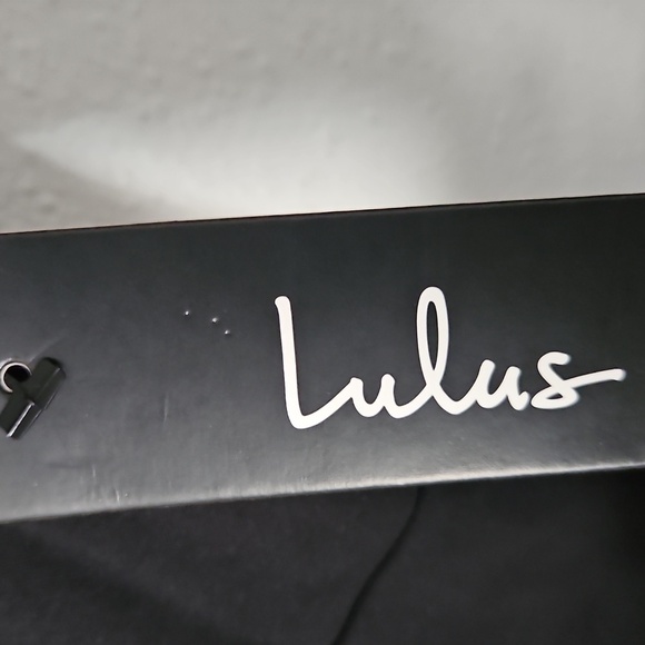 Lulu's Black V-Neck Jumpsuit with Cap Sleeves - Picture 5 of 7